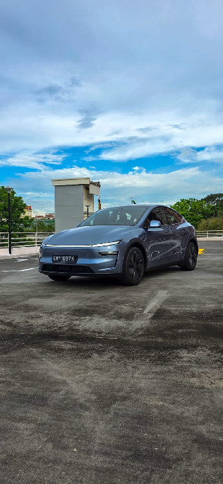 Tesla Model Y 2025