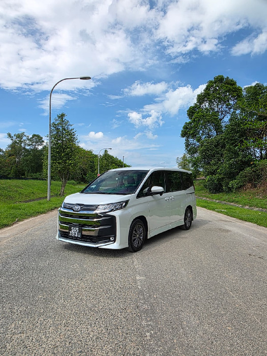 Toyota Noah Hybrid